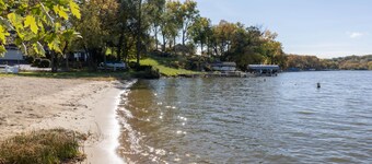 Cozy 3 bedroom river cottage w/ indoor fireplace