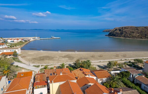 Plage à proximité, pêche sur place