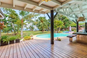Outdoor pool - Beautiful waterfront villa New Caledonia (Le Mont-Dore)
