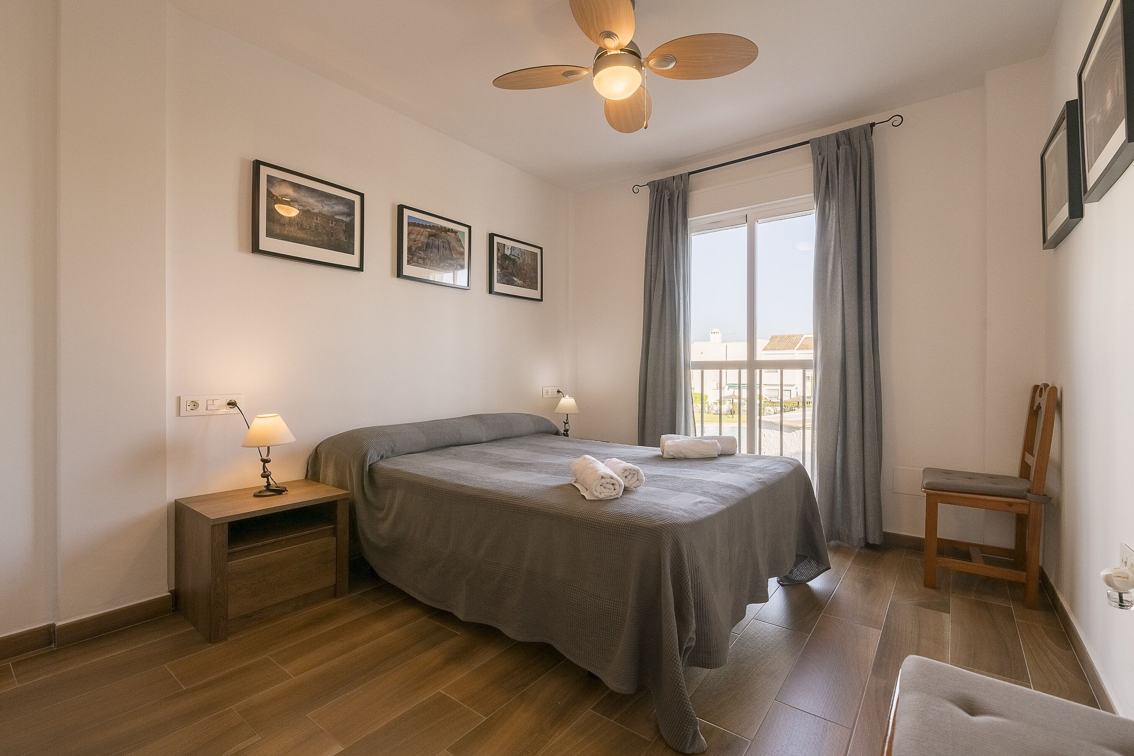 3 slaapkamers, een strijkplank/strijkijzer, gratis wifi, beddengoed