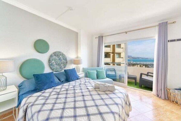 2 عدّة غرف نوم ومكواة/لوح كي وخدمة الإنترنت وملاءات أسرّة