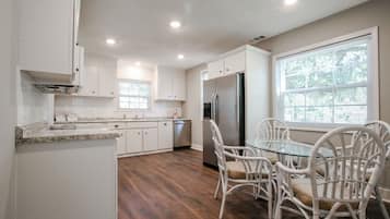 Comfort House | In-room dining