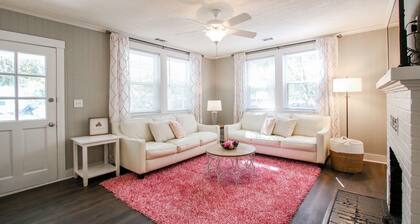 Historic Cottage for 6 Porch swing Pets