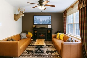 Smart-TV, Kamin, Tischfußball, Bücher