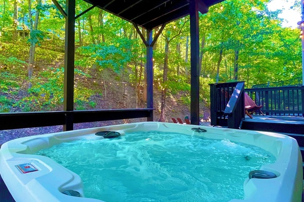 Banyera d'hidromassatge a l'aire lliure