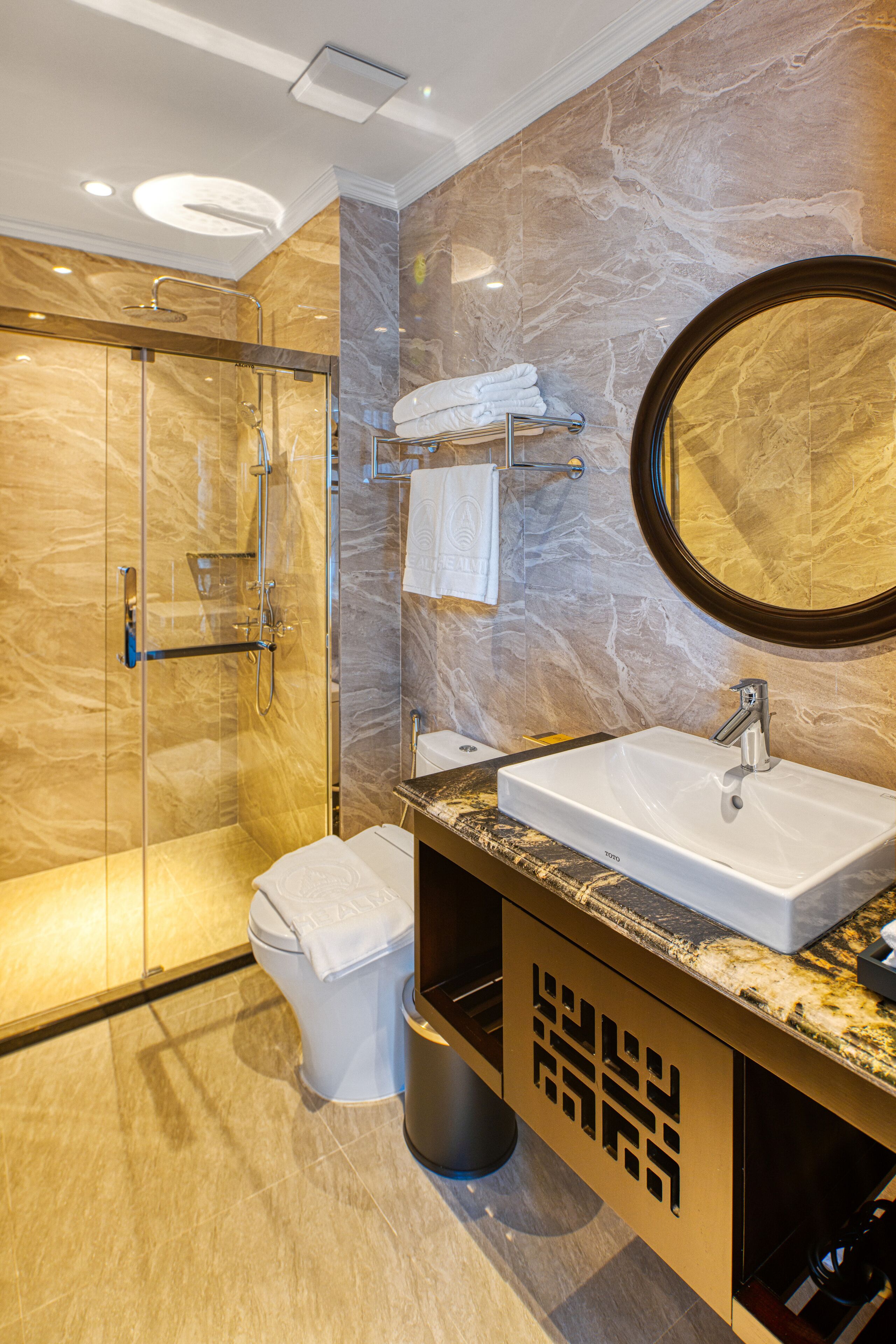 Deluxe Double Room | Bathroom | Shower, rainfall showerhead, designer toiletries, hair dryer