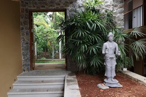 Exterior detail - Villa Ananta - 3 Bedroom (Hikkaduwa)