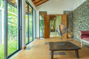 Interior - Villa Ananta - 2 Bedrooms with Pool (Hikkaduwa)