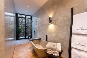 Luxury Villa | Bathroom | Separate tub and shower, rainfall showerhead, free toiletries - Villa Wolfe by Villa Finder (Seminyak)