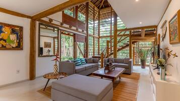 Villa Heliconia | Ruang keluarga | TV LCD