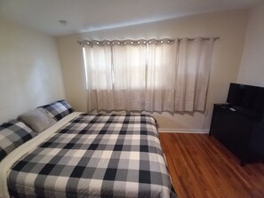 1 bedroom, desk, iron/ironing board, WiFi