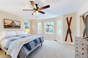 4 bedrooms, internet, bed sheets