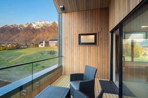 Beautiful 3 bedroom home | Hot Tub | Stunning View