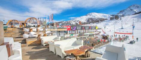 تناول الطعام بالخارج