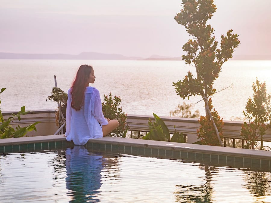 2 AuĂenpools, geöffnet von 07:00 Uhr bis 21:00 Uhr, Sonnenschirme