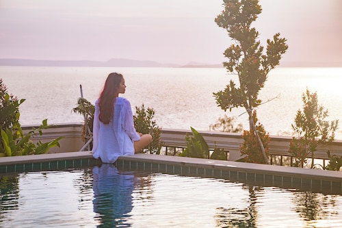 Sea Breeze Hotel & Villa