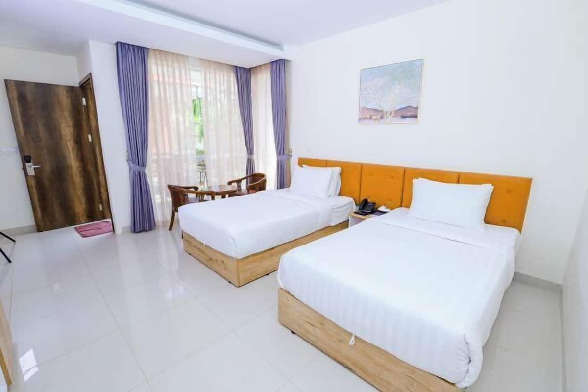 Free minibar, in-room safe, desk, blackout curtains