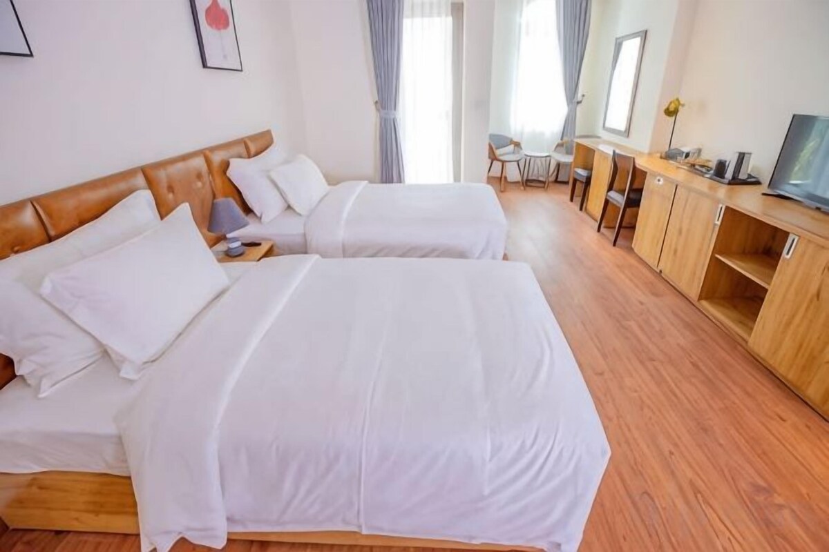 Free minibar, in-room safe, desk, blackout curtains