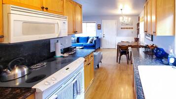 House, Multiple Beds (Seagulls Nest) | Private kitchen