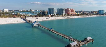 Cheerful 4 bedroom house near Clearwater Beach! Pet Friendly.