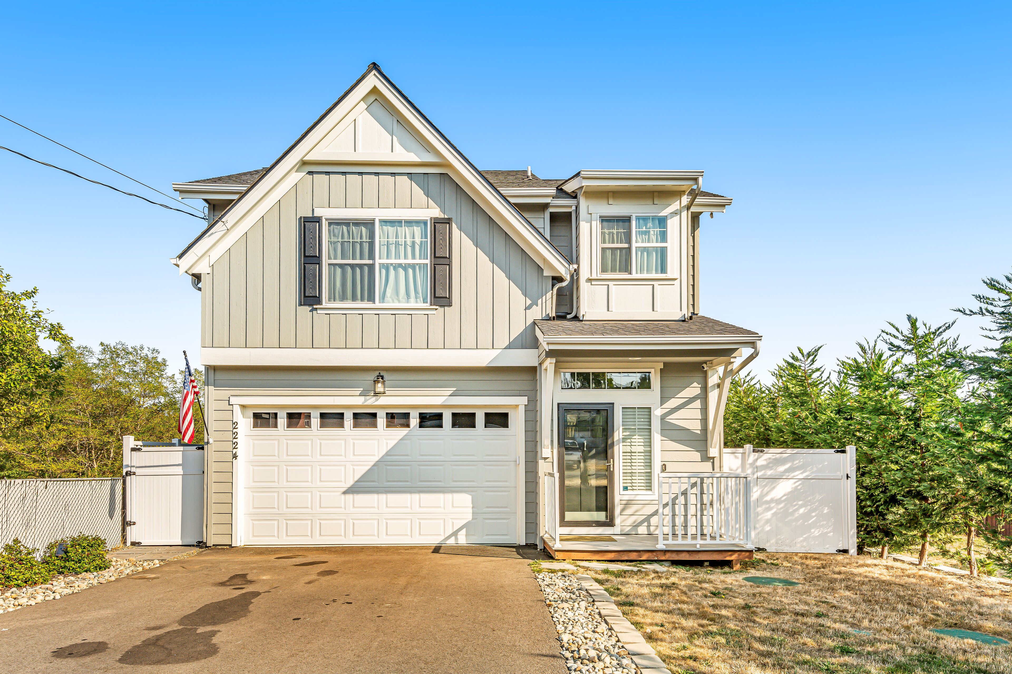 Dog-friendly home near ferry with hot tub, fenced yard, patio & fireplace