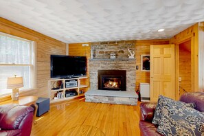 TV, peis, DVD-spiller og fotballspill