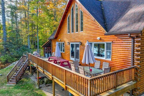 Lakefront, dog-friendly home with dock, kayaks, SUPs, canoe, huge deck & firepit