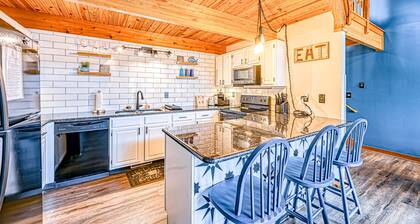 Spacious mountain-view townhome with pool, lake access & deck