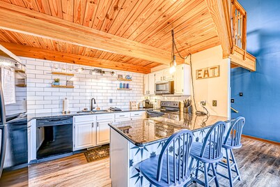 Spacious mountain-view townhome with pool, lake access & deck