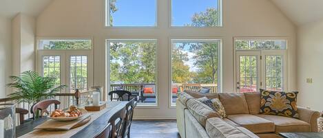 Televisión y chimenea