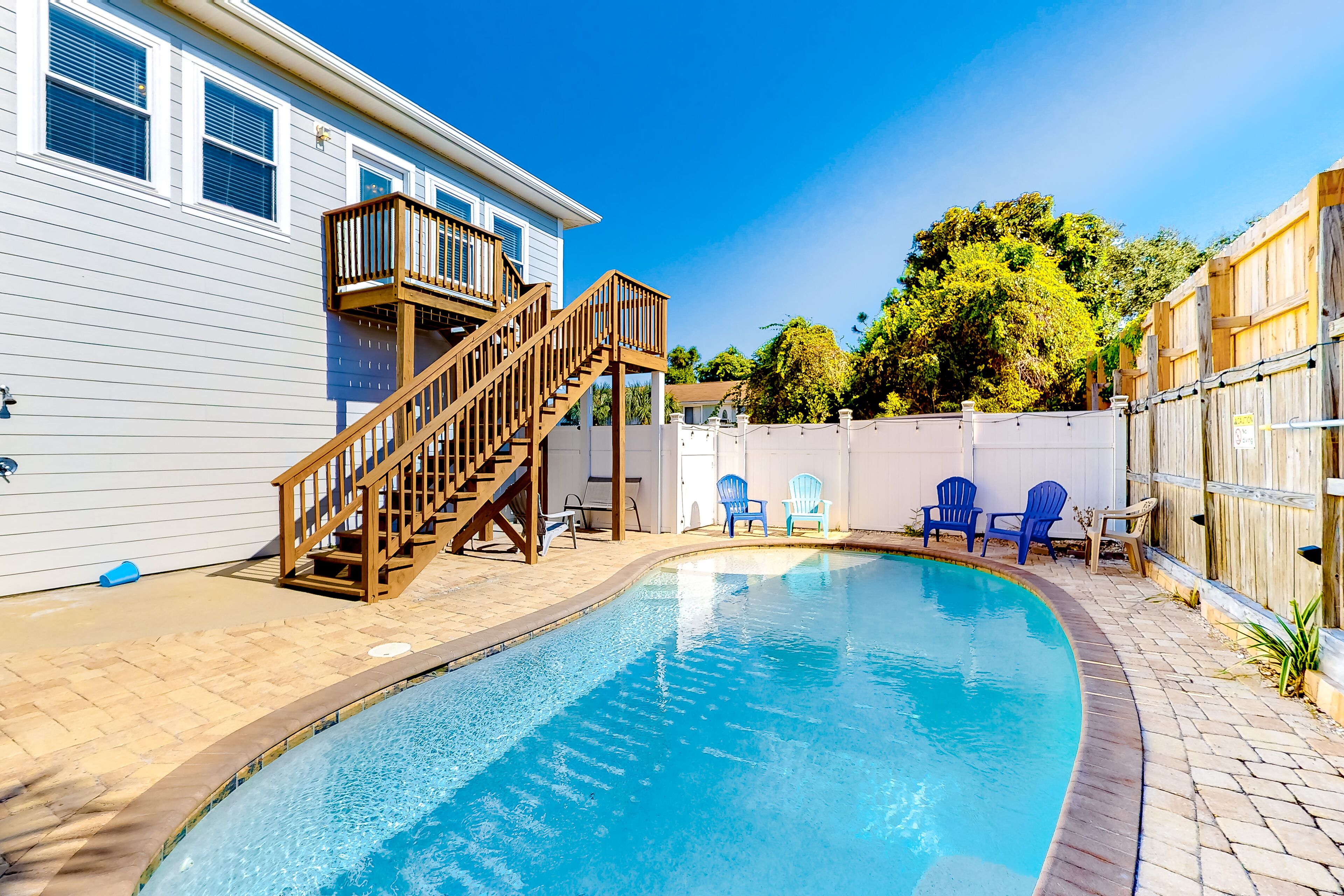 Beautiful home with 2 kitchens, private pool, & balcony - snowbird-friendly