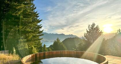 Amongst the pines, 2 bedroom bach, Stellar Views
