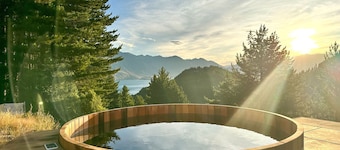 Amongst the pines, 2 bedroom bach, Stellar Views