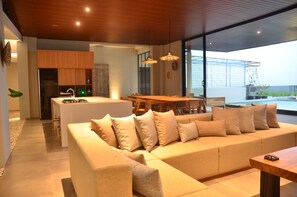 Family Villa | Living area - Greenhill Mountain City View 8BR Villa Heated Pool (Bandung)