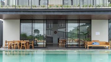 Kolam renang outdoor
