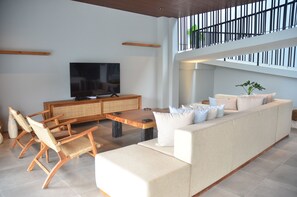 Family Villa | Living area - Greenhill Mountain City View 8BR Villa Heated Pool (Bandung)