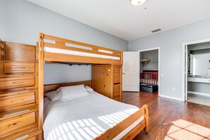 3 chambres, lit parapluie, accès Internet, draps fournis