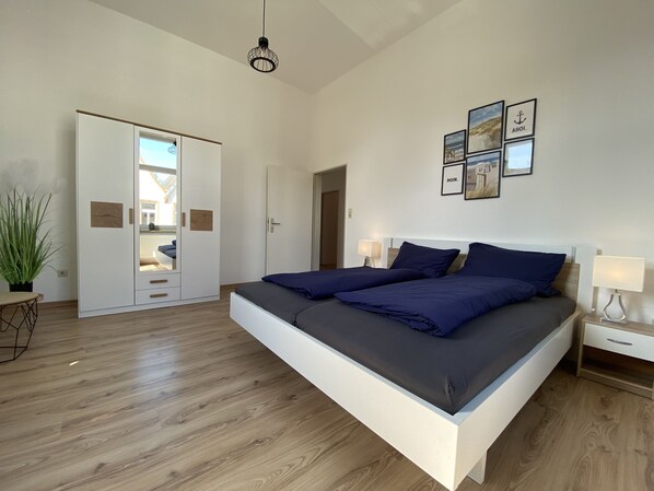 2 bedrooms, desk, travel cot, free WiFi - Charmante Altbauwohnung an der Kesselschleuse 2 (Emden)