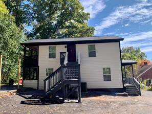 Exterior - Cheerful Upstairs Unit of Guest Home with Private Terrace, BBQ Area & Yard Games (Atlanta)