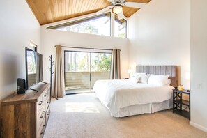 3 bedrooms, desk, iron/ironing board, free WiFi