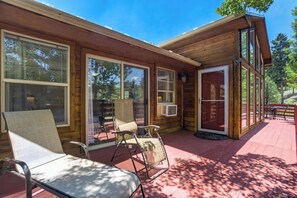 Terrace/patio - Newly remodeled ★ PIKES PAEK★Charis ★ Close to City Center★ License #008138 (Woodland Park)