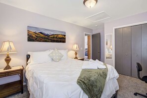 5 bedrooms, desk, iron/ironing board, travel cot