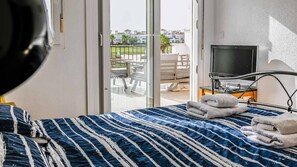 3 makuuhuonetta, silitysrauta/-lauta, Wi-Fi, vuodevaatteet