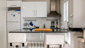 Kühlschrank, Mikrowelle, Ofen, Geschirrspüler