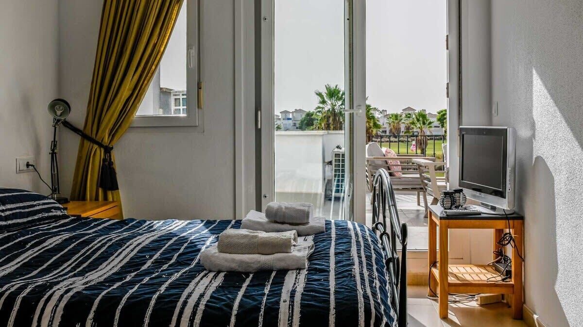 3 slaapkamers, een strijkplank/strijkijzer, wifi, beddengoed