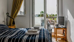 3 chambres, fer et planche à repasser, Wi-Fi, draps fournis