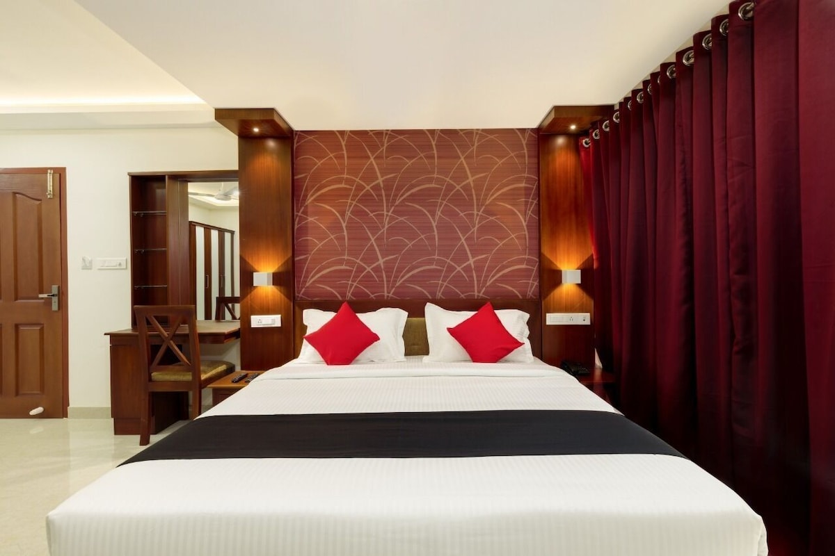Desk, free WiFi, bed sheets