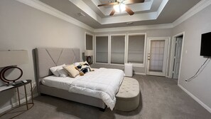 6 bedrooms, in-room safe, blackout curtains, iron/ironing board - Enspaizo (Houston)