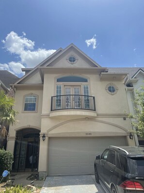 Exterior - Enspaizo (Houston)