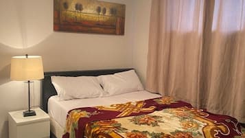 1 soverom, skrivebord, strykejern/-brett og wi-fi (inkludert)